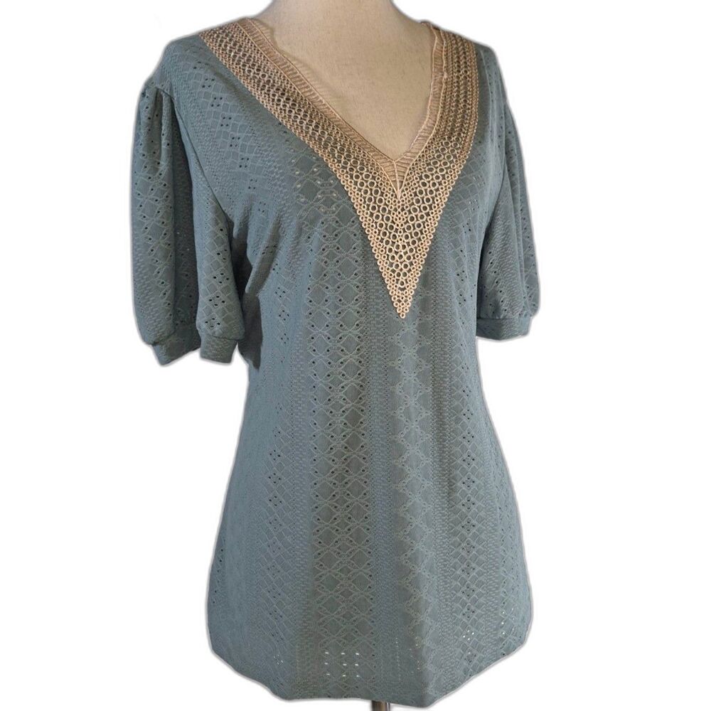 Beautiful Slimming Knit Top With Lacy V Neck Size Medium - Picture 3 of 8